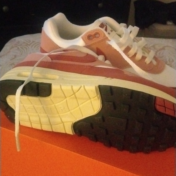 Sneakers - Picture 2 of 3